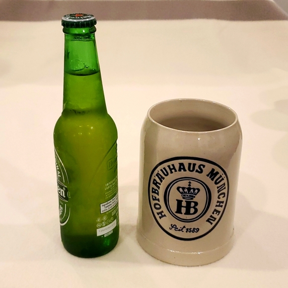 2 Hofbrauhaus Munchen Mugs - Picture 9 of 9